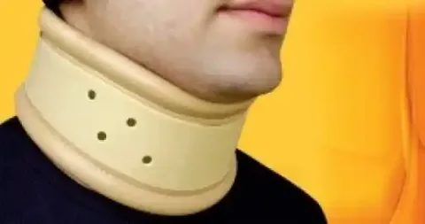 گردن بند طبی سخت (رنگ کرم )