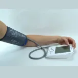 فشارسنج بازویی دیجیتال بیورر (Beurer) مدل BM45 (تکنولوژی نوسان‌نگاری)