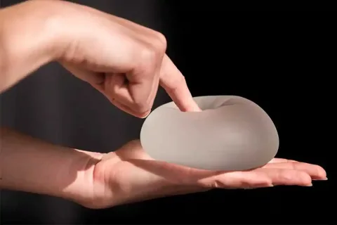 آیا عمل پروتز سینه درد دارد؟ راهنمای خرید از شرکت فروش پروتز سینه