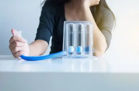آموزش استفاده از اسپیرومتر تشویقی